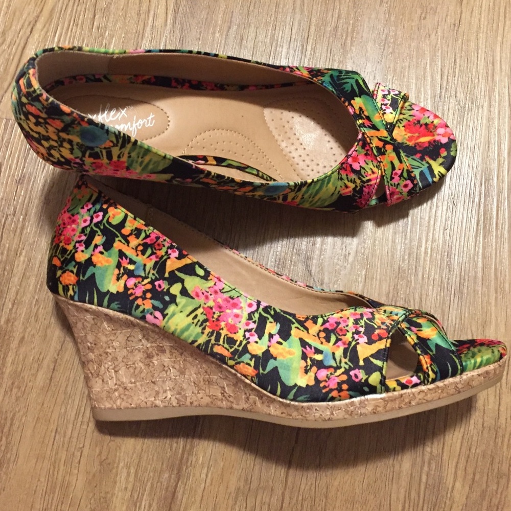 Dexflex Comfort Floral Cork Wedge. Size 7